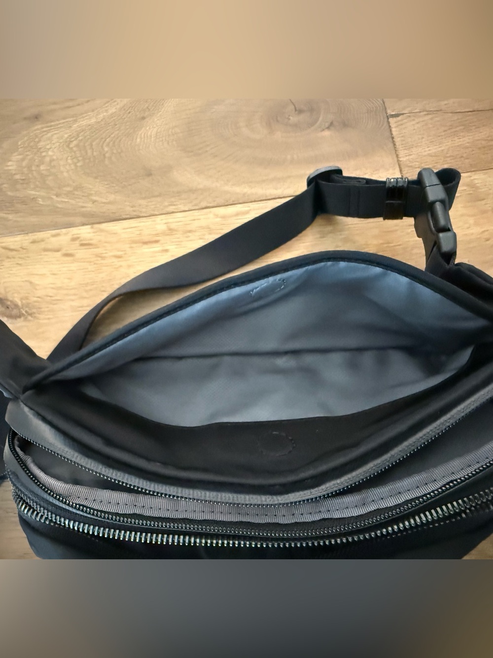 Tumi chey waist pack - Picture 7 of 9